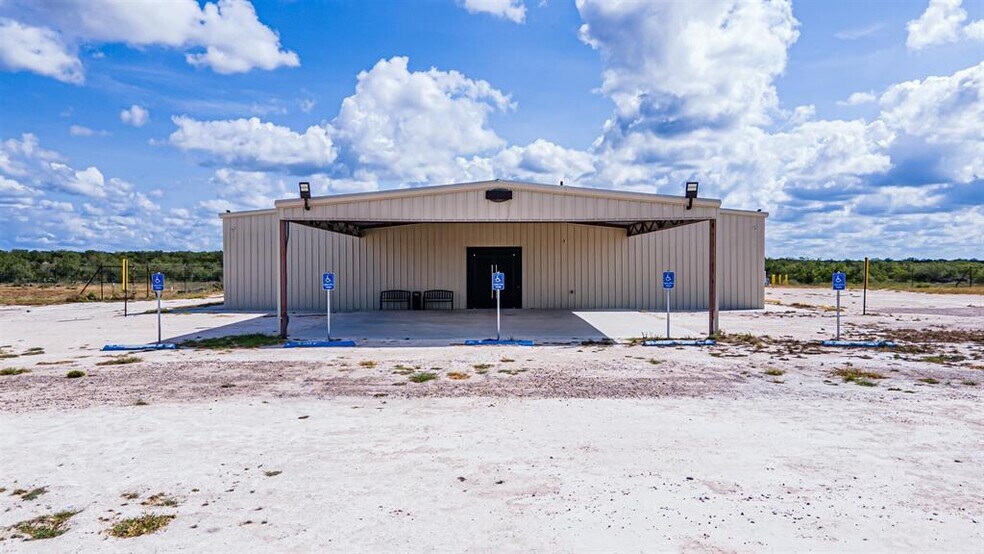 25998 TX State Hwy 359, Bruni, TX à vendre - Photo du bâtiment - Image 2 de 36