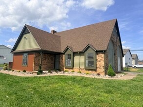 105 Creekwood Ave, Bowling Green, KY à louer Photo du bâtiment- Image 2 de 14