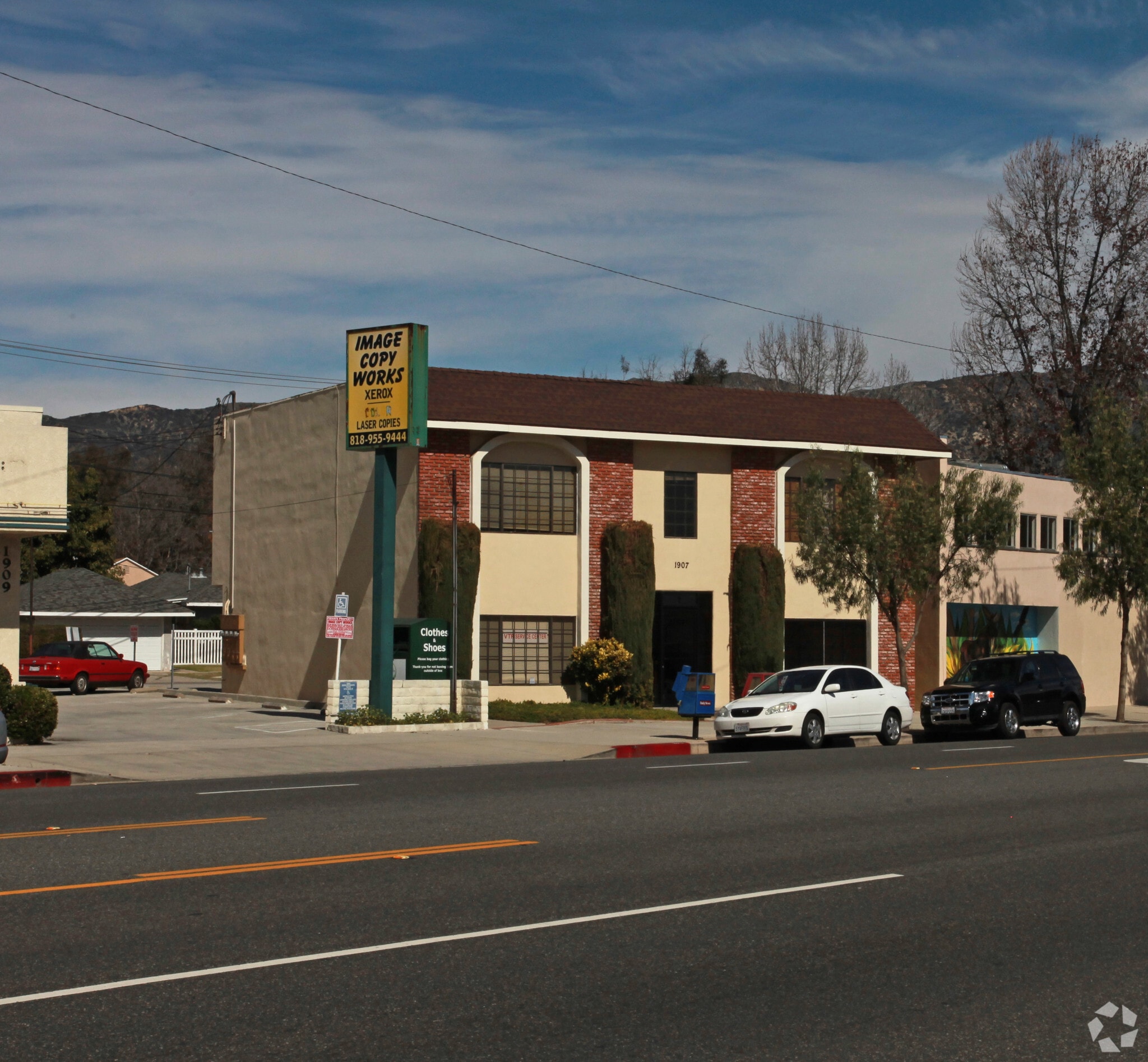 1907 W Burbank Blvd, Burbank, CA for lease Primary Photo- Image 1 of 23
