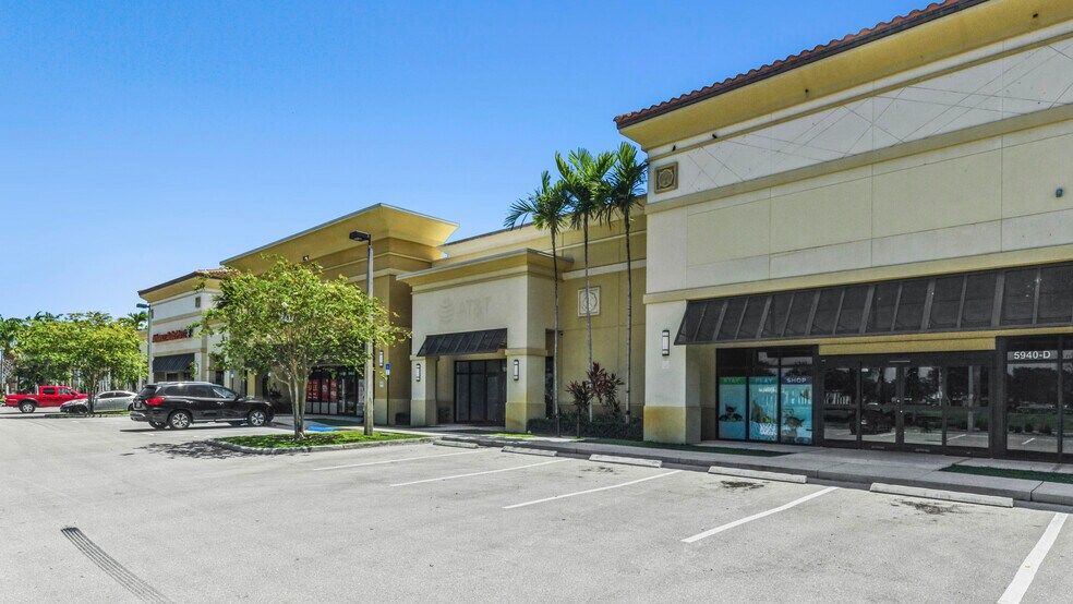 5900 S State Road 7, Lake Worth, FL à louer - Photo du bâtiment - Image 2 de 6