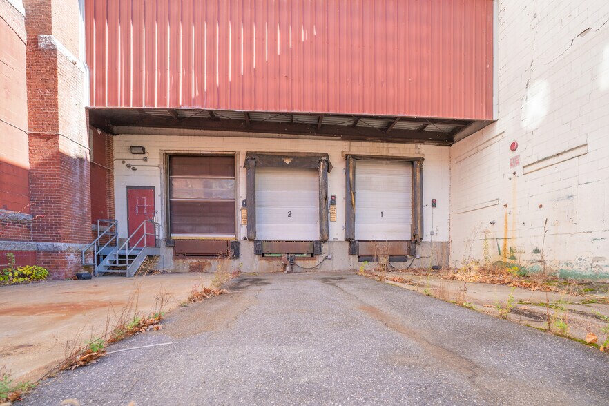 20 Cameron St, Clinton, MA à vendre - Photo du bâtiment - Image 3 de 7