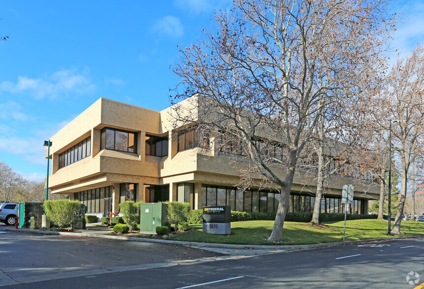 5870 Stoneridge Mall Rd, Pleasanton, CA à louer - Photo du bâtiment - Image 2 de 3