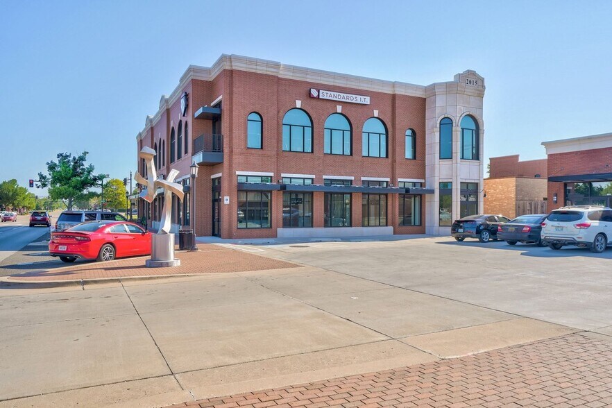 130 N Broadway, Edmond, OK à louer - Photo du bâtiment - Image 2 de 34