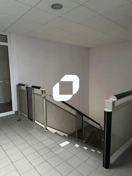 Bureau dans Eybens à louer - Photo intérieure - Image 3 de 11