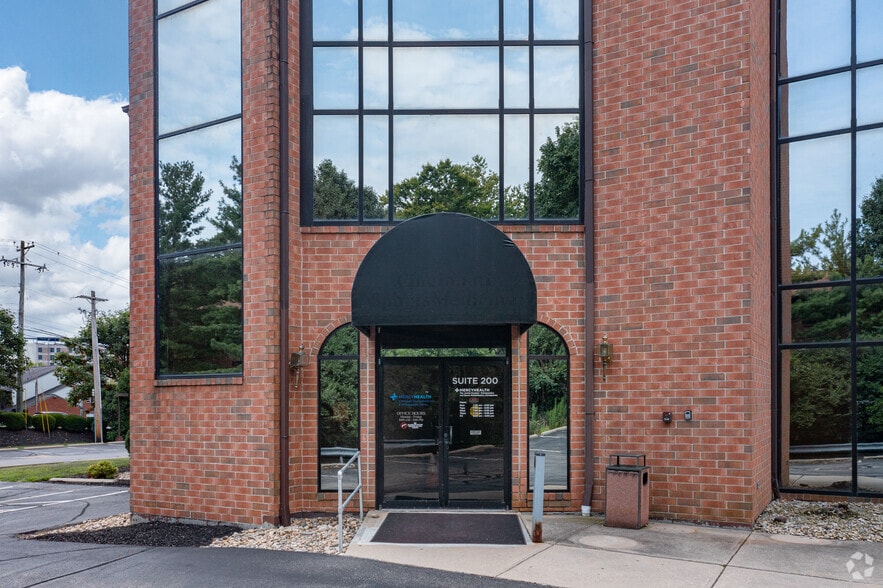 10663 Montgomery Rd, Montgomery, OH for sale - Building Photo - Image 2 of 4