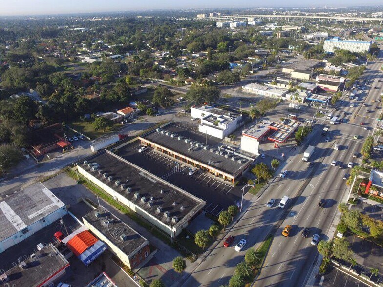 20-68 NE 167th St, Miami, FL à louer - Photo du bâtiment - Image 3 de 8