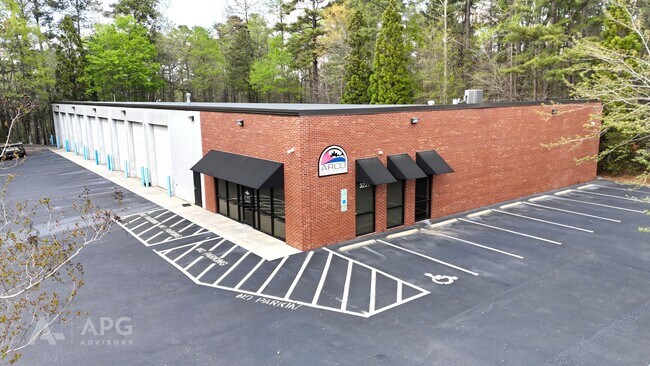 Plus de détails pour 3227 Spottswood St, Raleigh, NC - Local d'activités à louer