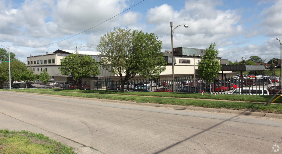 1941 S 42nd St, Omaha, NE à louer - Photo du bâtiment - Image 1 de 2