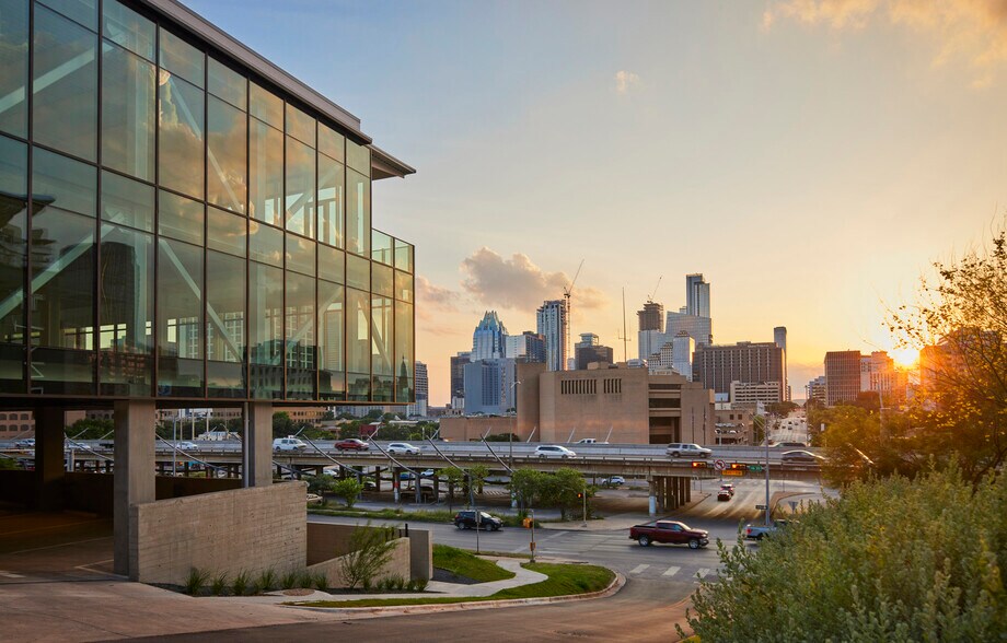809 E 8th St, Austin, TX à louer - Photo du bâtiment - Image 2 de 6