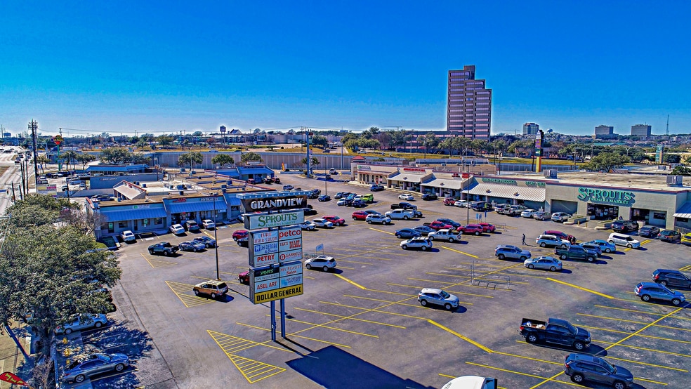 8021-8135 Callaghan Rd, San Antonio, TX for lease - Building Photo - Image 2 of 4