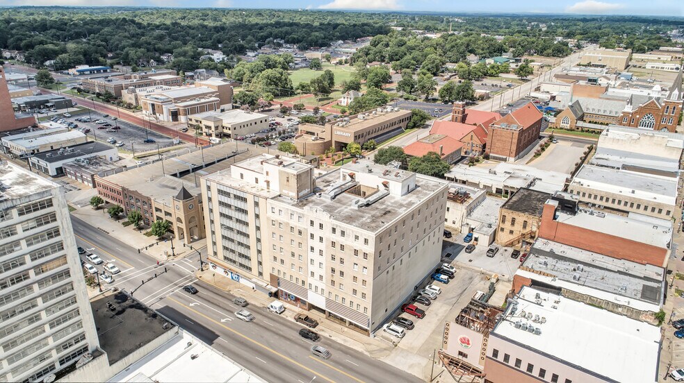 121 S Broadway Ave, Tyler, TX à louer - Photo du bâtiment - Image 2 de 13