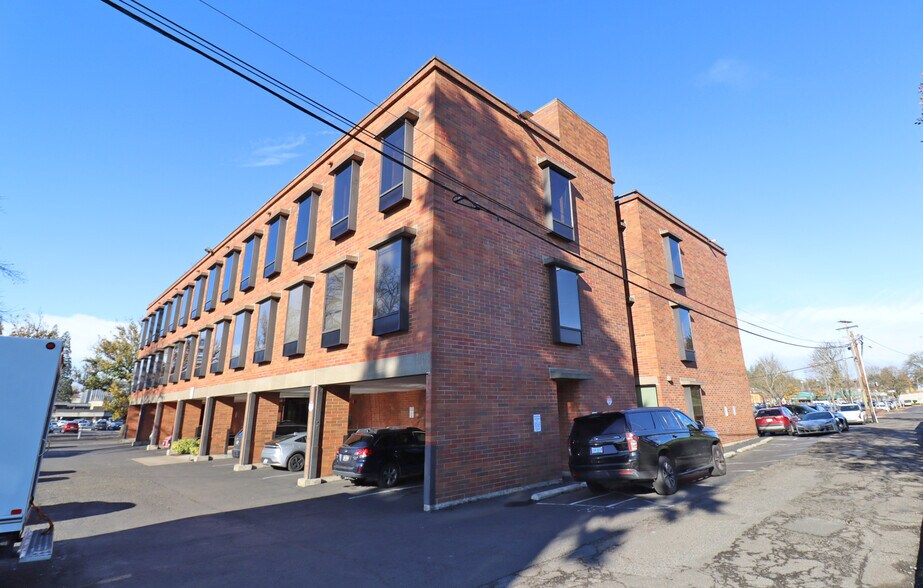 777 High St, Eugene, OR à louer - Photo du bâtiment - Image 3 de 6