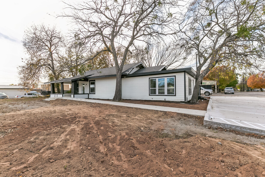 1503 N Center St, Bonham, TX for sale - Building Photo - Image 2 of 30