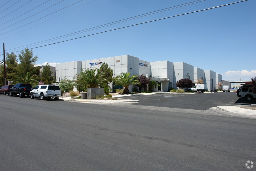 3720 W Oquendo Rd, Las Vegas, NV à louer - Photo principale - Image 1 de 27