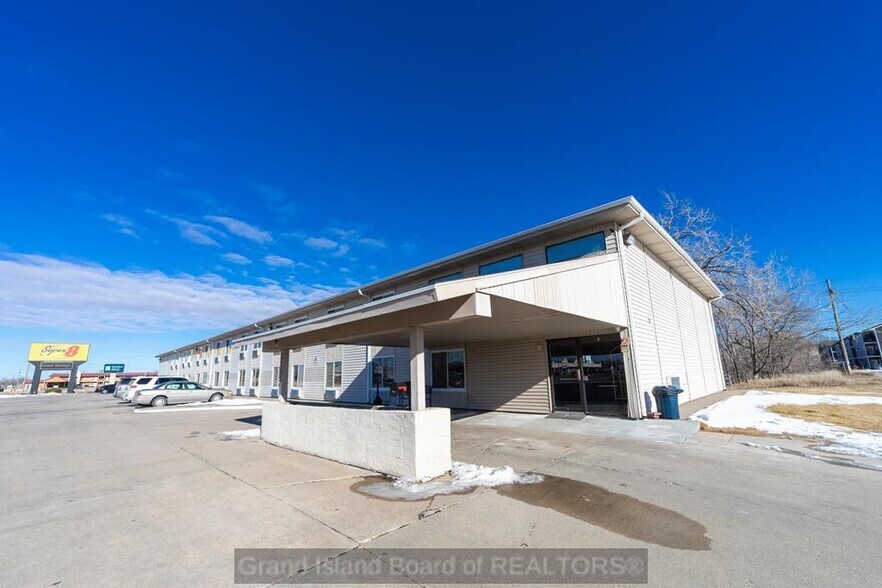 3205 S Locust St, Grand Island, NE à vendre - Photo du bâtiment - Image 2 de 48