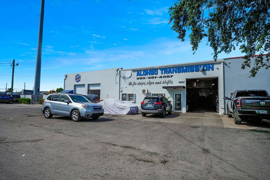 7007 SW 13th Ter, Miami, FL à vendre - Photo du bâtiment - Image 3 de 35