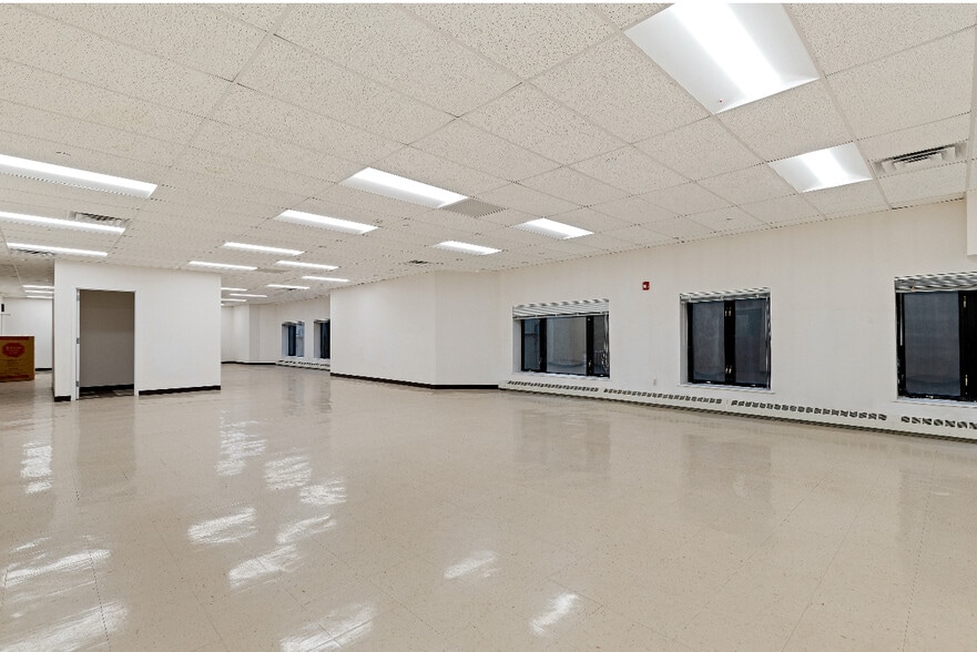 1055 Saint Johns Pl, Brooklyn, NY for lease - Building Photo - Image 1 of 9