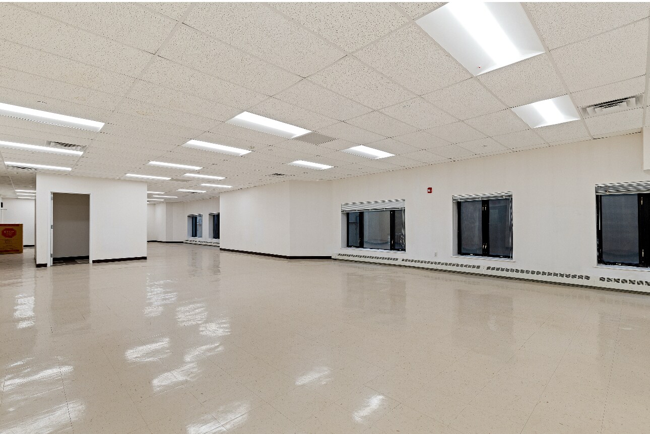 1055 Saint Johns Pl, Brooklyn, NY à louer Photo du bâtiment- Image 1 de 10