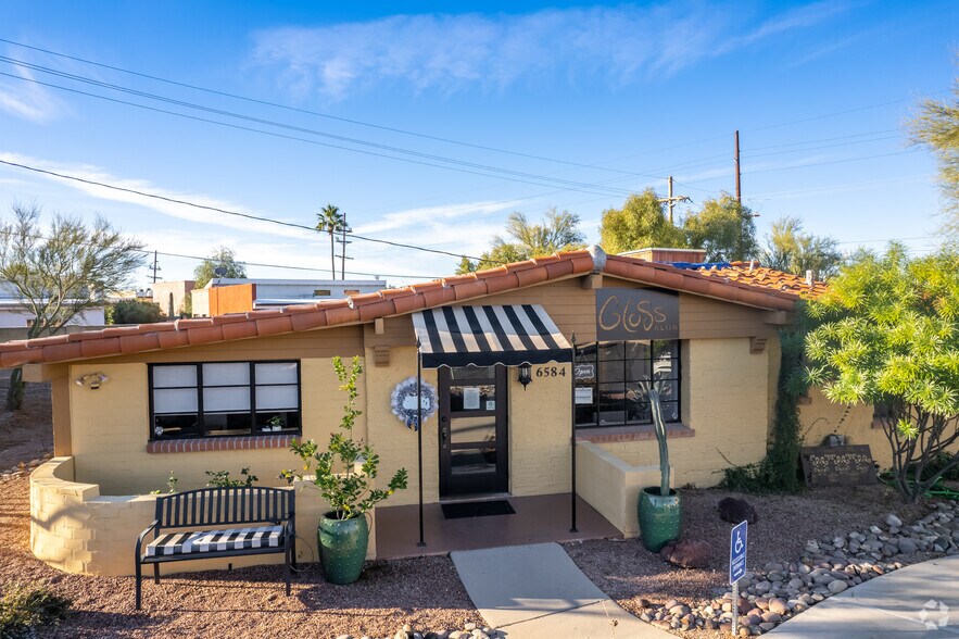 6584 N Oracle Rd, Tucson, AZ à vendre - Photo du bâtiment - Image 2 de 18