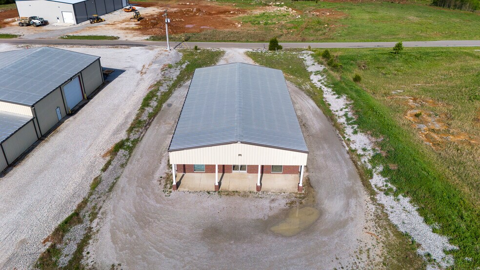 206 N Thurston Dr, Russellville, KY à vendre - Photo du bâtiment - Image 2 de 3