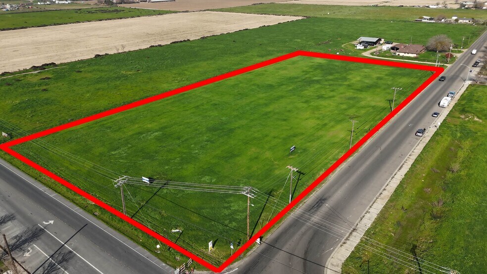 1 Dianne Dr, Turlock, CA à vendre - Photo du bâtiment - Image 2 de 5