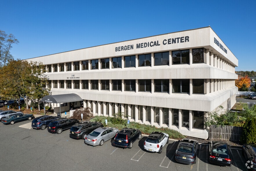 1 W Ridgewood Ave, Paramus, NJ for lease - Building Photo - Image 1 of 6