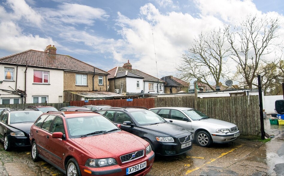 18-18A Cheam Common Rd, Worcester Park for sale - Building Photo - Image 3 of 3