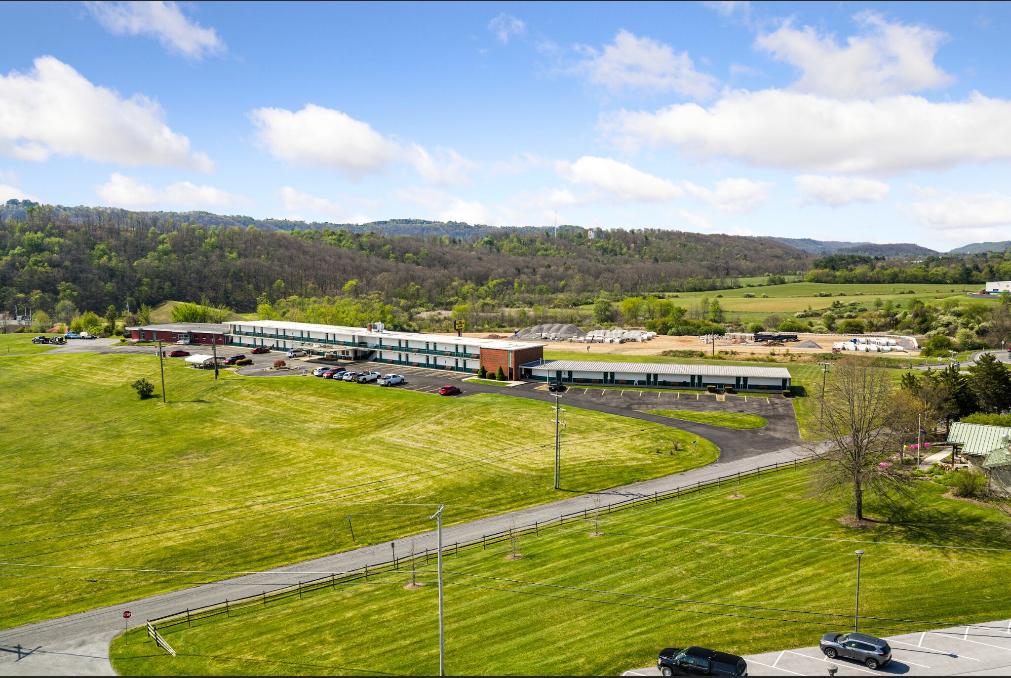6920 Motor Inn Dr, Huntingdon, PA à vendre Photo du bâtiment- Image 1 de 57