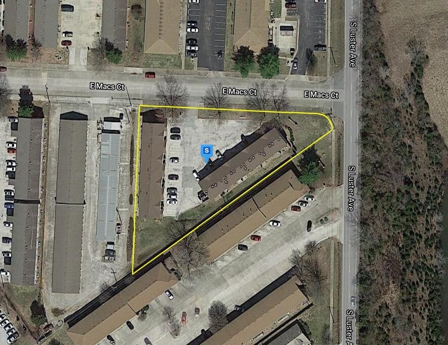 2206 E Macs Ct, Springfield, MO à vendre Photo principale- Image 1 de 20