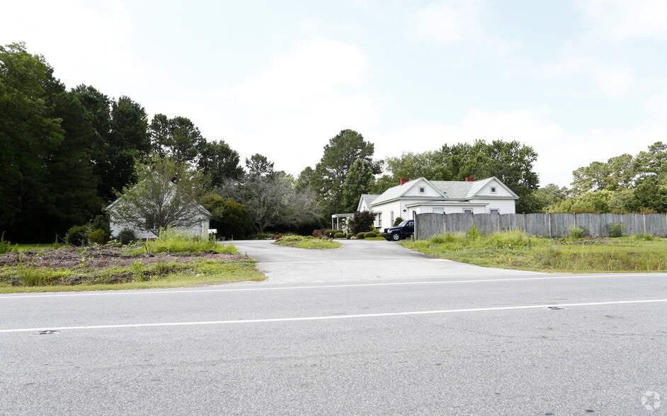 Corner Lot 2.22 Acres Next to McDonalds portfolio of 1 properties for sale on LoopNet.ca - Primary Photo - Image 1 of 1