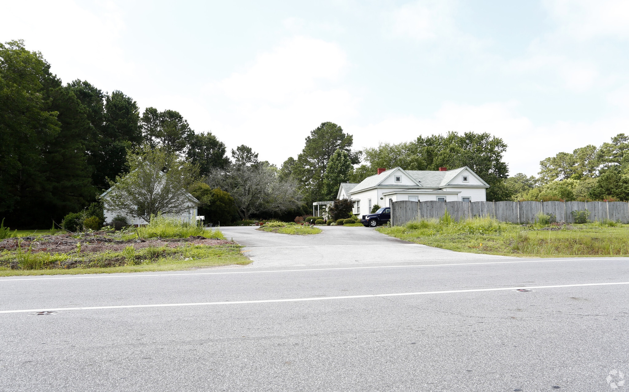 Corner Lot 2.22 Acres Next to McDonalds portfolio of 1 properties for sale on LoopNet.ca Primary Photo- Image 1 of 2