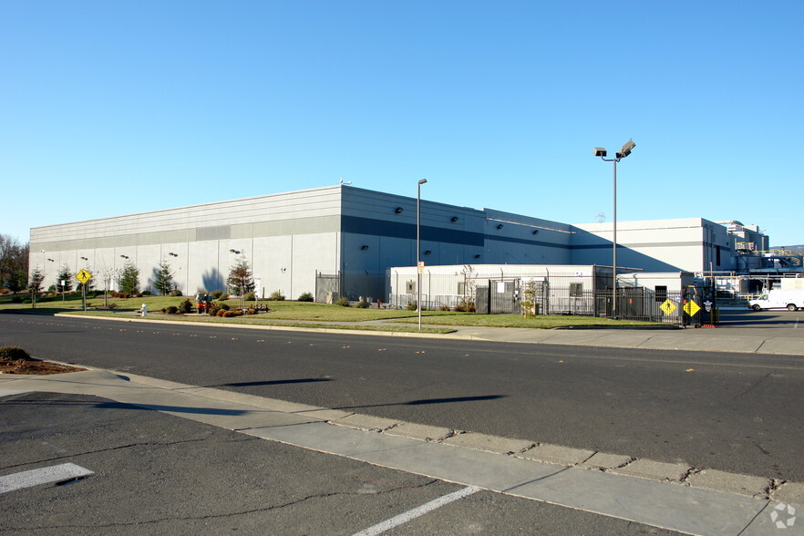 700 Eubanks Dr, Vacaville, CA for lease - Primary Photo - Image 1 of 3