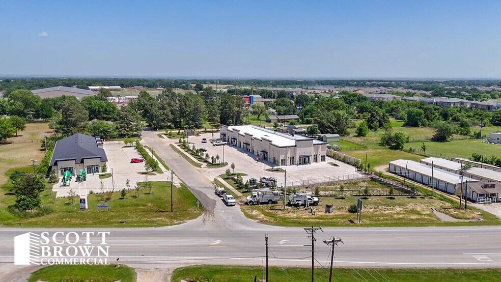 500 Pine Ridge Lane, Aubrey, TX à vendre - Photo du bâtiment - Image 3 de 8
