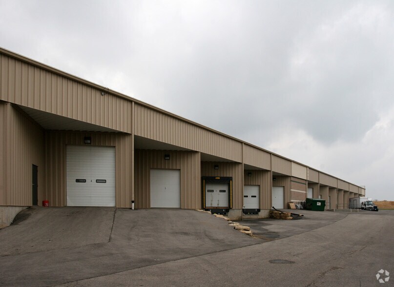 2881 Commerce Park Dr, Madison, WI à louer - Photo du bâtiment - Image 2 de 2