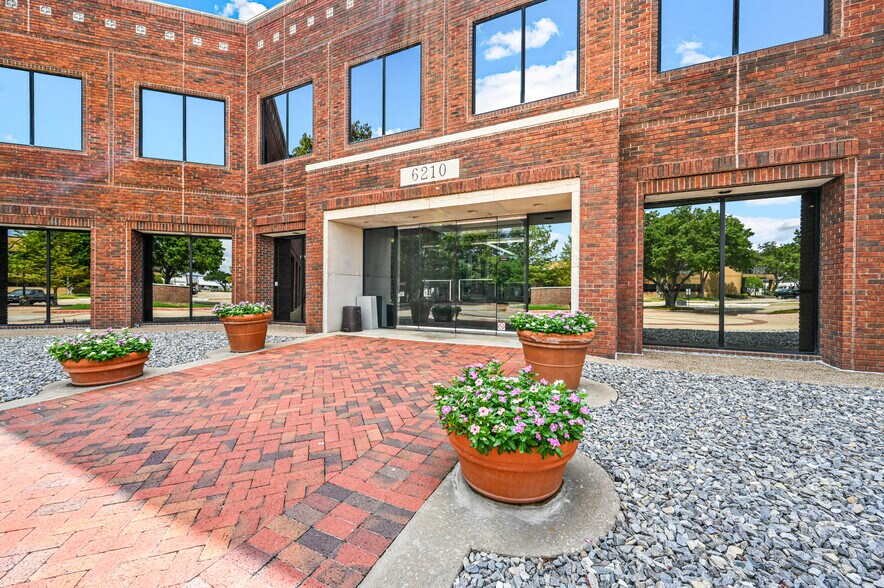 6210 Campbell Rd, Dallas, TX à louer - Photo du bâtiment - Image 3 de 13