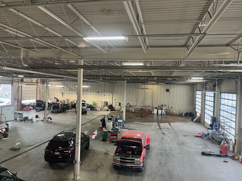 6613 Sparrow Dr, Leduc, AB à vendre - Photo du bâtiment - Image 2 de 6