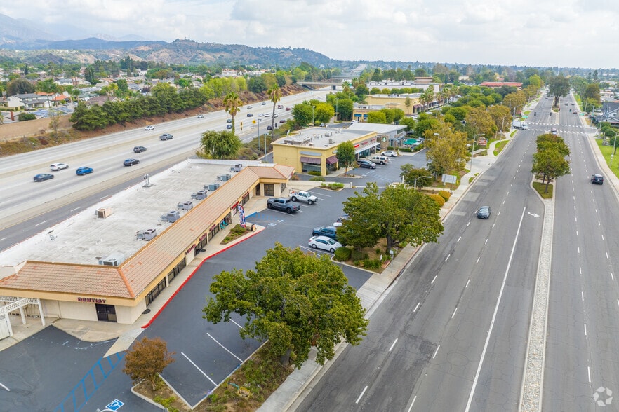 1335-1355 Foothill Blvd, La Verne, CA à vendre - Photo du bâtiment - Image 3 de 8