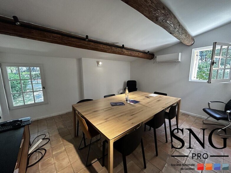 Bureau dans Aix-en-Provence à louer - Photo du bâtiment - Image 3 de 11