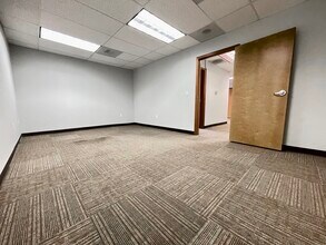 630 B Ave, Lake Oswego, OR for lease Interior Photo- Image 2 of 14