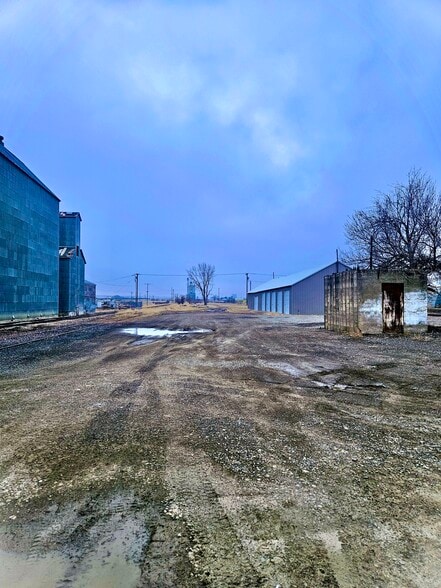 108 4th Avenue Southwest, Conrad, MT à vendre - Photo du bâtiment - Image 2 de 7