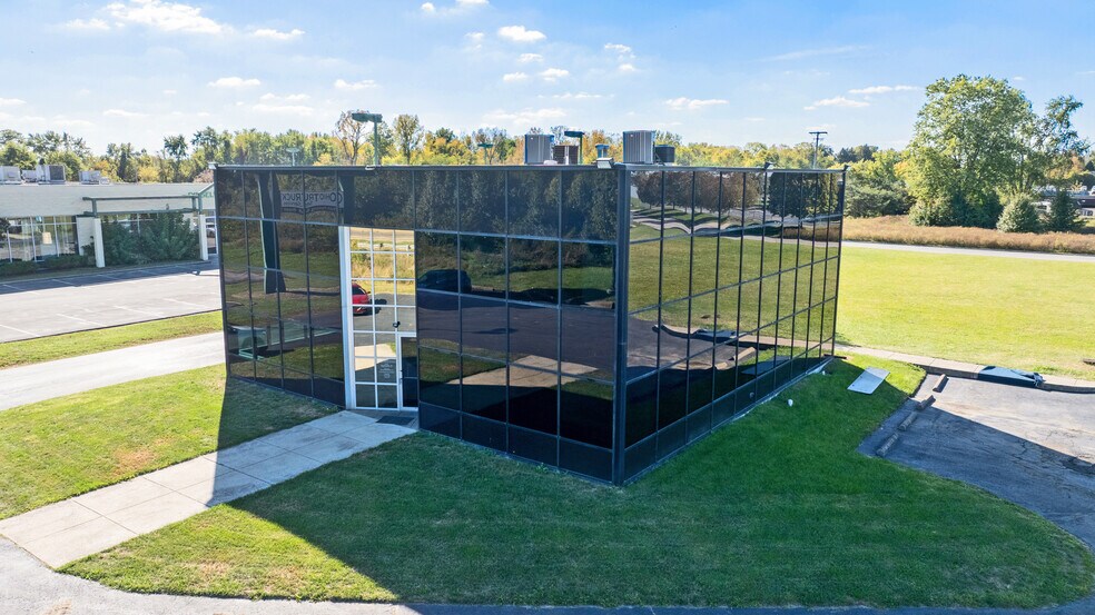 3050 Delta Marine Dr, Columbus, OH à vendre - Photo du bâtiment - Image 2 de 28