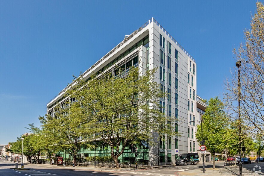 210 Pentonville Rd, Londres à louer - Photo du bâtiment - Image 2 de 9