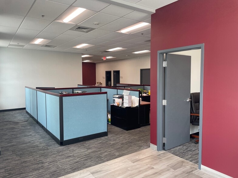 6051 Southern Blvd S, West Palm Beach, FL for lease - Interior Photo - Image 3 of 5