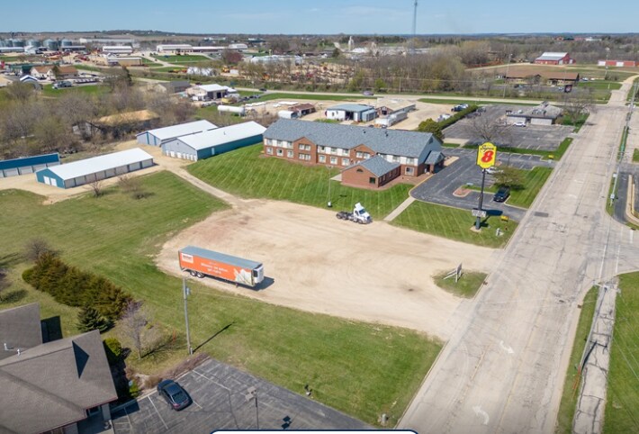 Bulk Sale portefeuille de 2 propriétés à vendre sur LoopNet.ca - Photo principale - Image 1 de 2