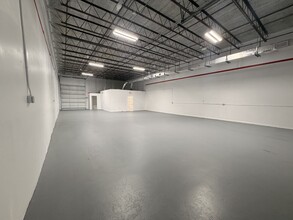 2696 NW 31st Ave, Lauderdale Lakes, FL for lease Interior Photo- Image 2 of 7