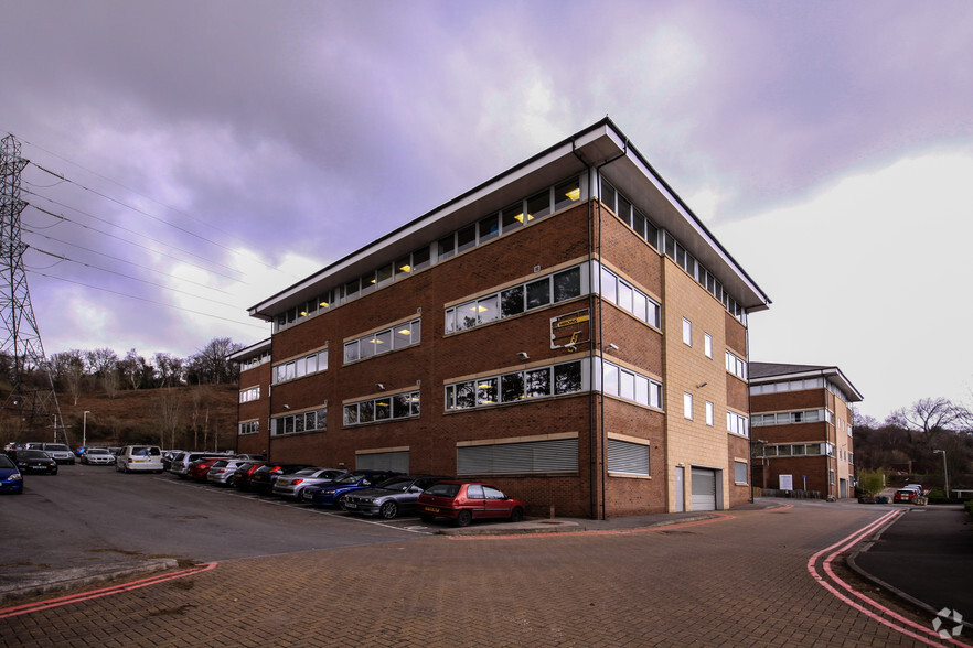 Village Way, Tongwynlais à louer - Photo du bâtiment - Image 2 de 4