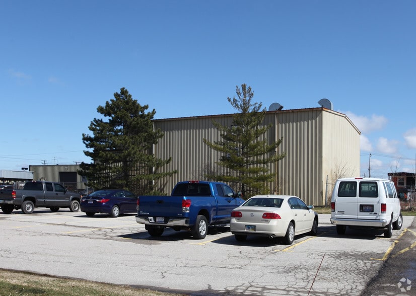 3.825 AC Development or CRE Opportunity portfolio of 2 properties for sale on LoopNet.ca - Building Photo - Image 3 of 16