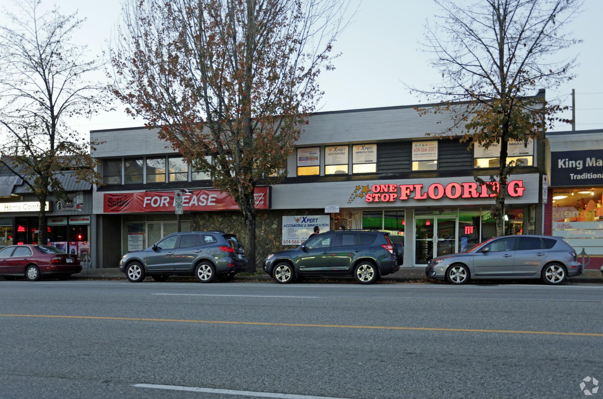 4027-4047 Hastings St, Burnaby, BC à louer Photo principale- Image 1 de 7