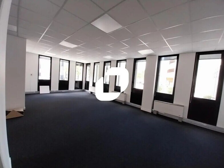 Office in Grenoble for sale - Interior Photo - Image 3 of 8