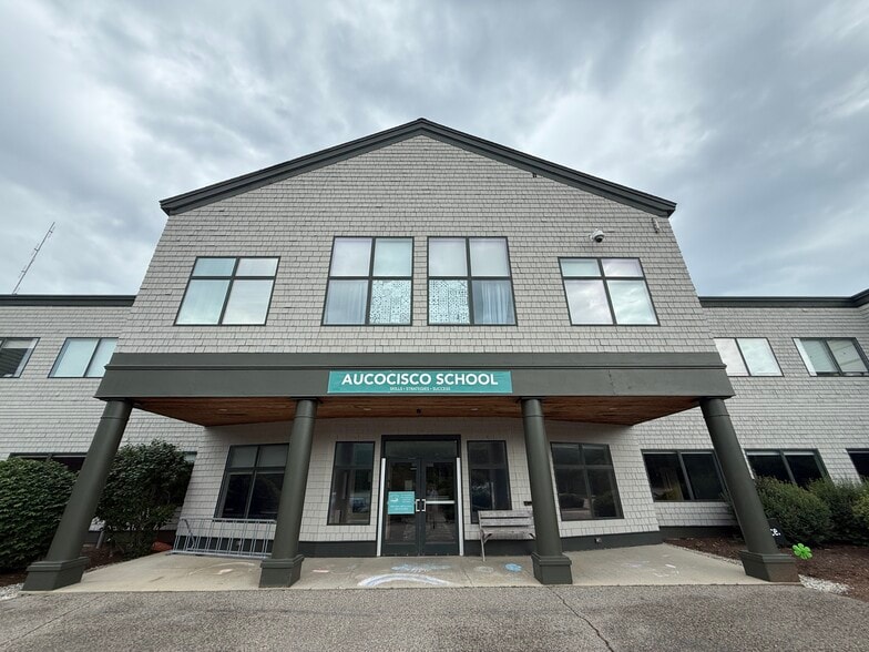 2 Stonewood Dr, Freeport, ME à louer - Photo du bâtiment - Image 2 de 9